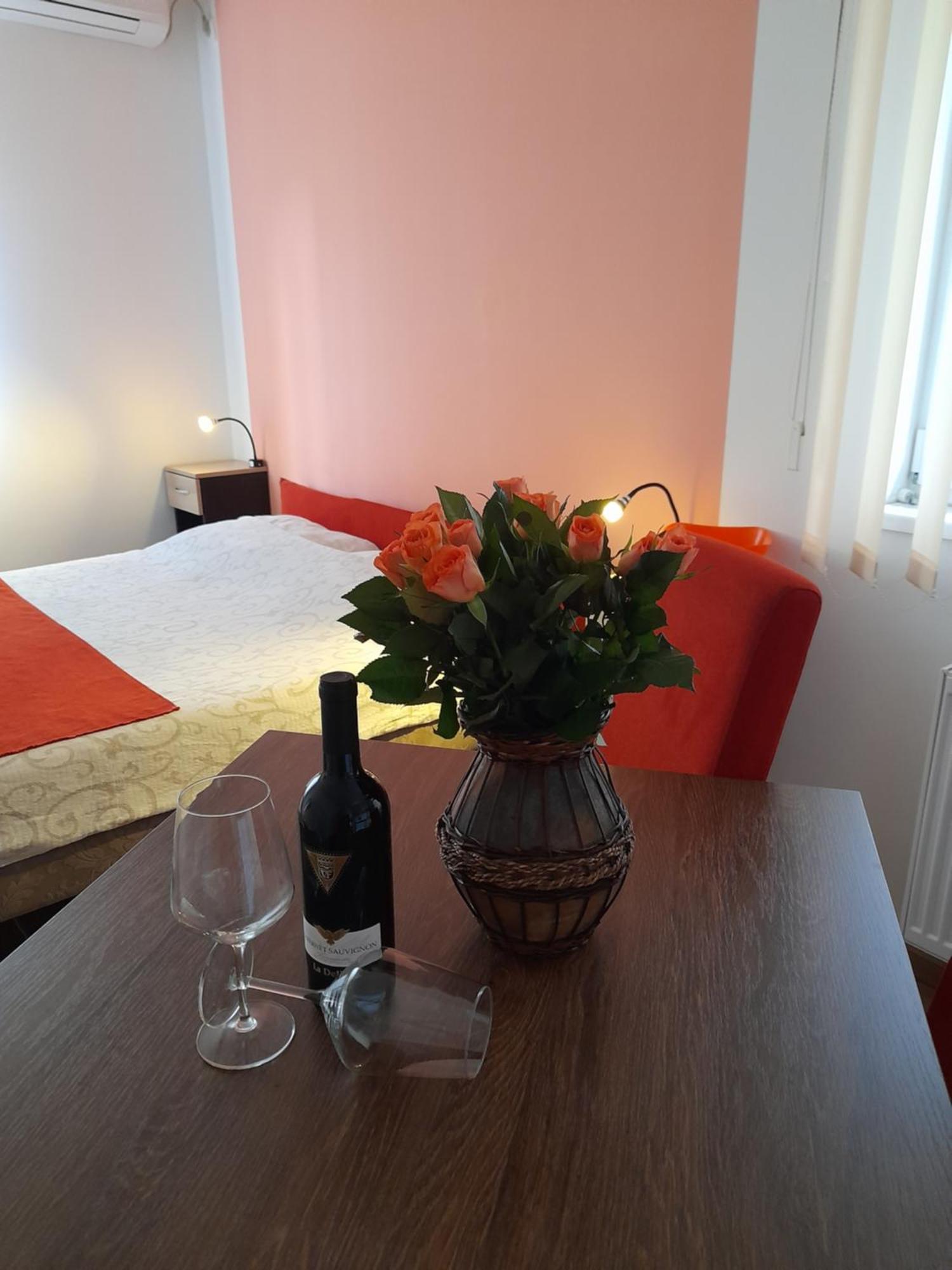 Nik Apartmani Kragujevac Bagian luar foto