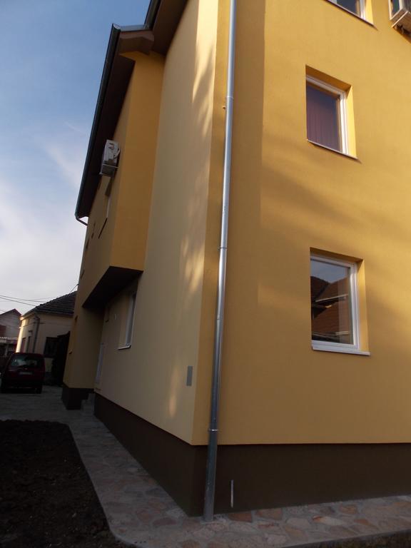 Nik Apartmani Kragujevac Bagian luar foto